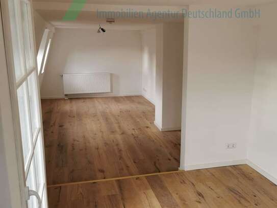 Wunderschöne 2,5-Zimmer-Maisonette-Wohnung mit Balkon in zentraler Lage