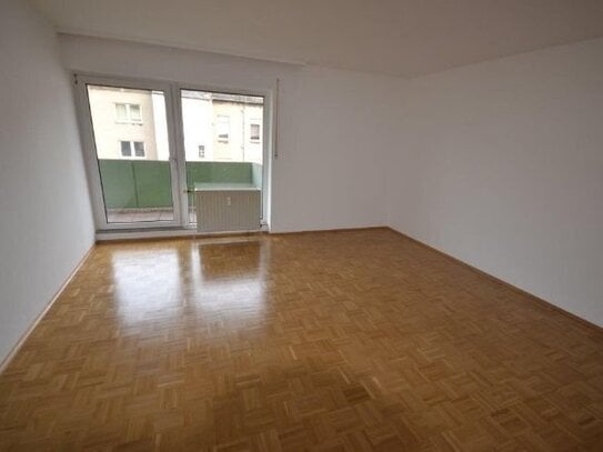 Gut geschnittene 3-Zi.-Whg. mit Balkon im 3. OG in Oberhausen-Stadtmitte