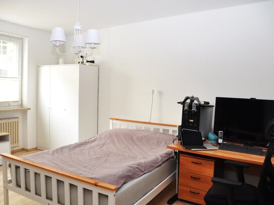 ***Top geschnittene Helle 1 Zimmer Wohnung mit separater Küche in Isarnähe***