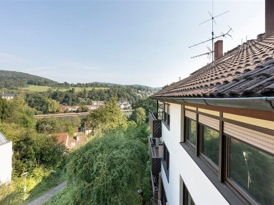 Sofort beziehbare 2-Zimmer-Wohnung mit schönem Blick auf Neckar und Stift Neuburg