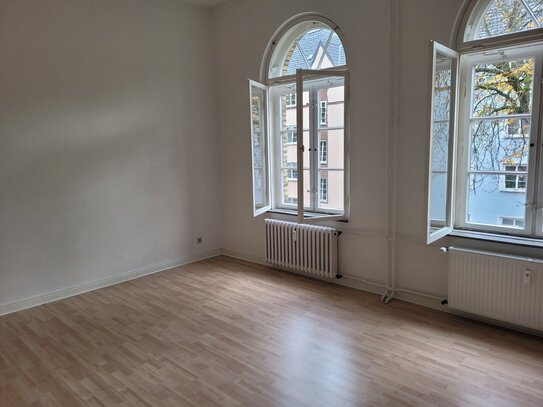 große 3- Zimmer-Loft-Wohnung im Junkerhohlweg 17