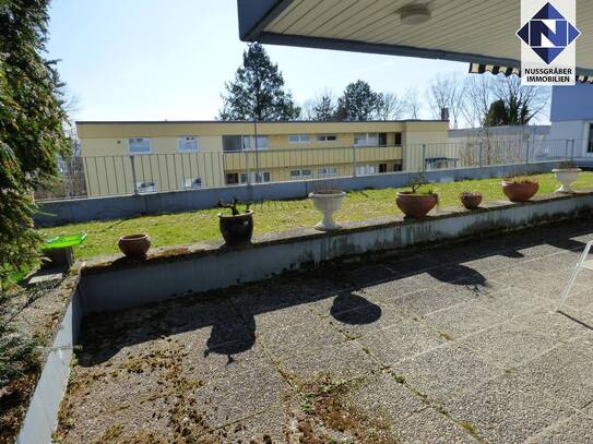Helle, gepflegte Terrassen-Wohnung mit 3,5 Zimmern und Garage