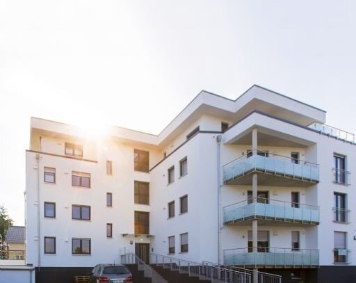 Helle Wohnatmosphäre in einer 3 Zimmer Wohnung mit Balkon und kleinem Garten