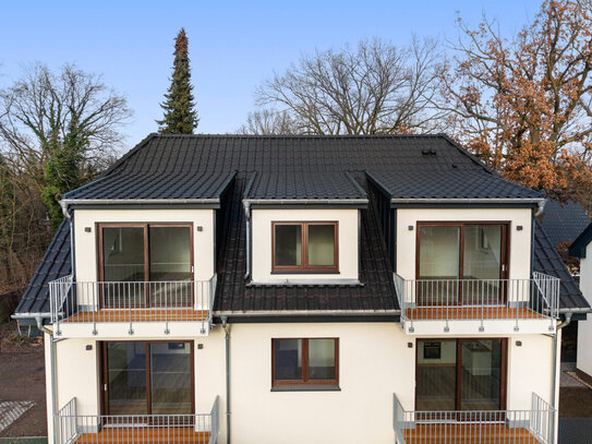 Haus im Haus! Beeindruckend schöne 4-Zimmer-Dachgeschosswohnung mit 2 Balkonen in exklusiver Seenähe