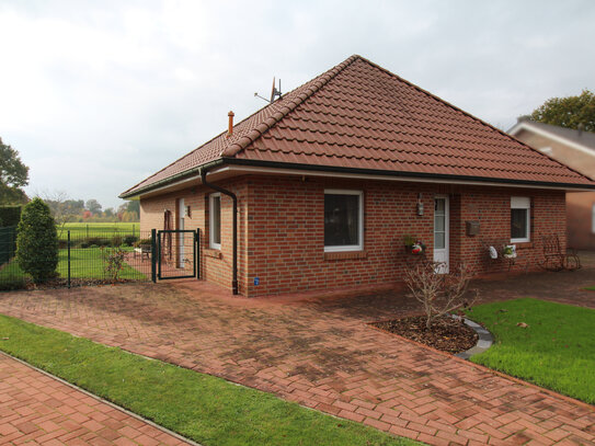 Schicker, sehr gepflegter ebenerdiger Bungalow in ruhiger, aber dennoch zentraler Siedlungslage