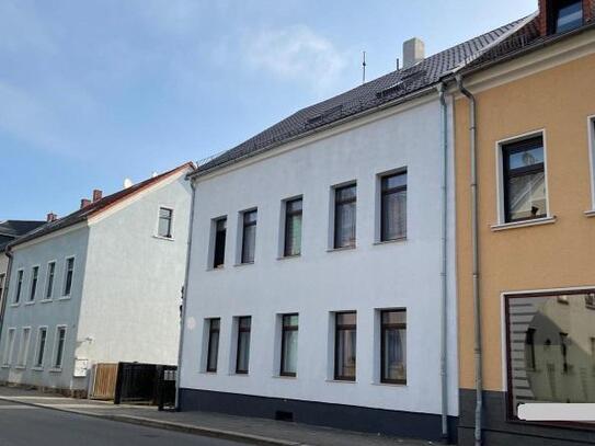 Objekt-Nr.: 22/24 - vermietetes und saniertes Mehrfamilienhaus mit modern ausgestatteten 5 Wohnungen in Crimmitschau