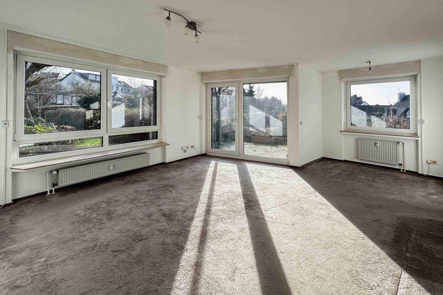 Lichtdurchflutete Erdgeschosswohnung mit sonniger Terrasse und TG- Stellplatz in Essen