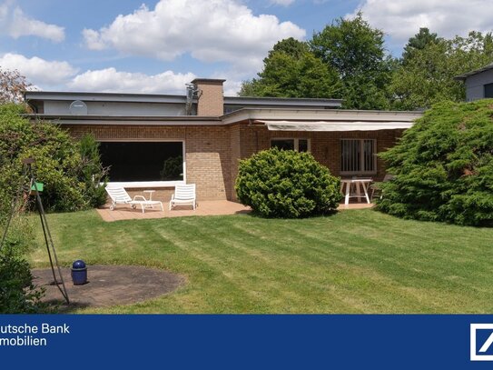 Krefeld-Traar: Freistehender Bungalow in sehr ruhiger Lage auf großzügigem Sonnengrundstück!