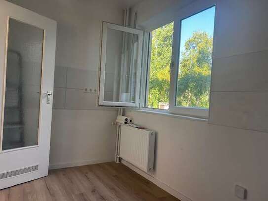 Lichtdurchflutet und modern: 2-Zimmer-Wohnung mit Balkon in Buckow