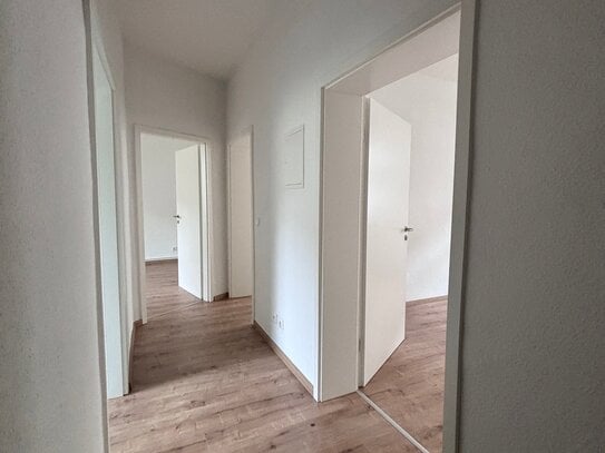 sanierte 3-Zimmer-Erdgeschosswohnung mit neuer Einbauküche