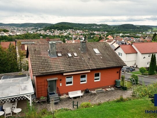 Schöne Aussicht über die Stadt - Einfamilienhaus mit Einliegerwohnung