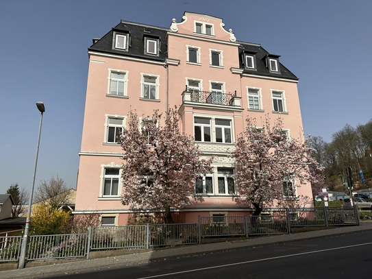 VIERRAUMWOHNUNG im sanierten Jugendstilhaus