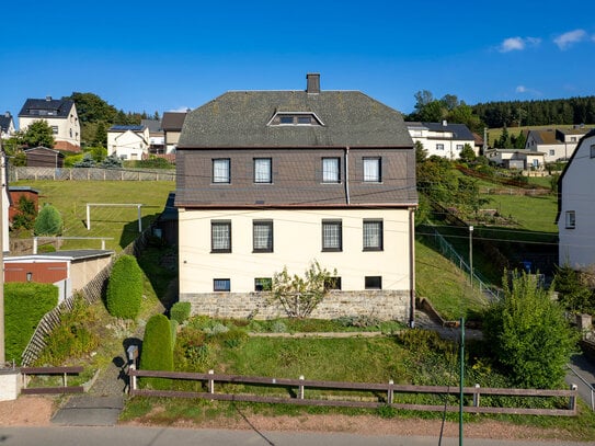 Charmantes Zweifamilienhaus im Erzgebirge - Ideal für Ihr Traumzuhause mit viel Potenzial!