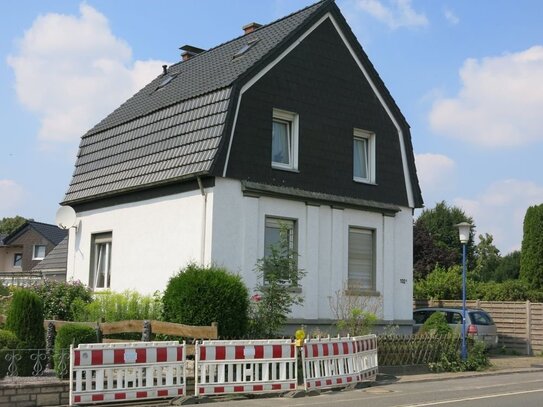 SOLIDES EINFAMILIENHAUS IN UNNA! EFH mit Garage, Keller & großem Garten in Unna-Königsborn!