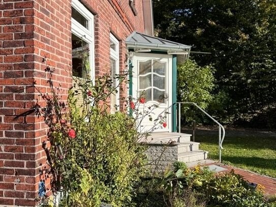 Haus mit Charme und viel Platz im Nebengebäude, Garage, Carport