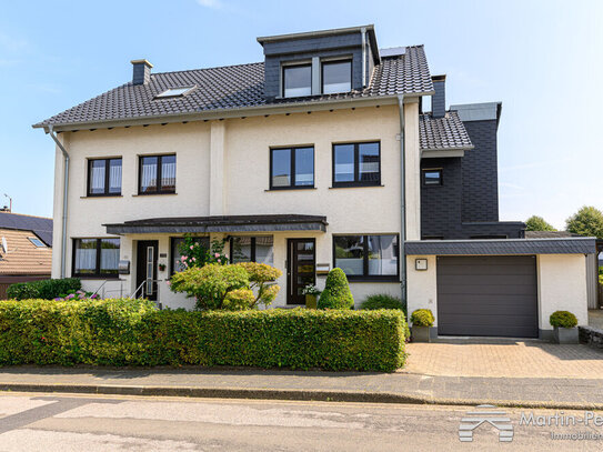 Schöne Doppelhaushälfte mit bezauberndem Garten - Terrasse - Balkon - Keller - Garage -