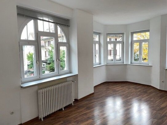 SOFORT BEZUG !!! 4 Zimmer-Wohnung. Zentrumslage. Renoviert.