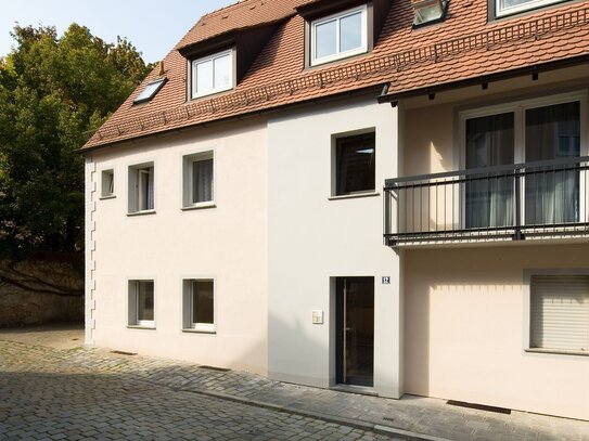 ***GOLDENES HERBSTLAUB...WOHNEN AN DER STADTMAUER...STADTNAH und doch ruhig...Einbauküche***