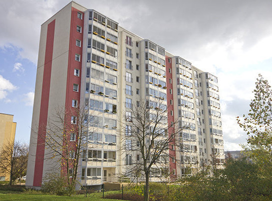 In der Herrichtung! 4 Räume mit Balkon und Aufzug!