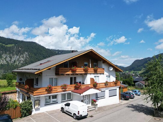 EINE Einheit - 2 Wohnungen mit Bergpanorama in einem Ortsteil von Oberstdorf