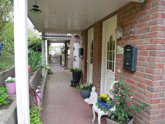 Helle und schöne 4-Zimmer Maisonette- Wohnung mit Loggia im Reihenhausstil in 24619 Bornhöved