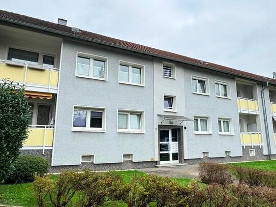 Ab sofort frei zur Selbstnutzung ! Geräumige 4- Raum - ETW im 4 - Familien- Haus mit Balkon !