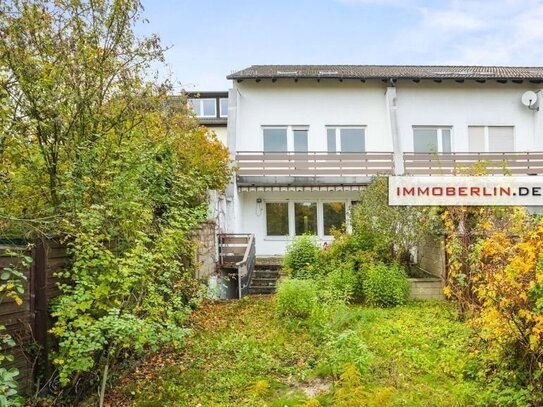 IMMOBERLIN.DE - Sympathisches Haus mit Südterrasse, Balkon & Gestaltungspotenzial in familiärer Lage