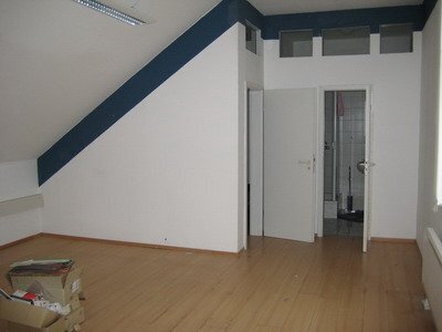 Bestandsbau mit 3 Wohneinheiten+Büro+Lagerräume auf großem Grundstück in zentraler Lage