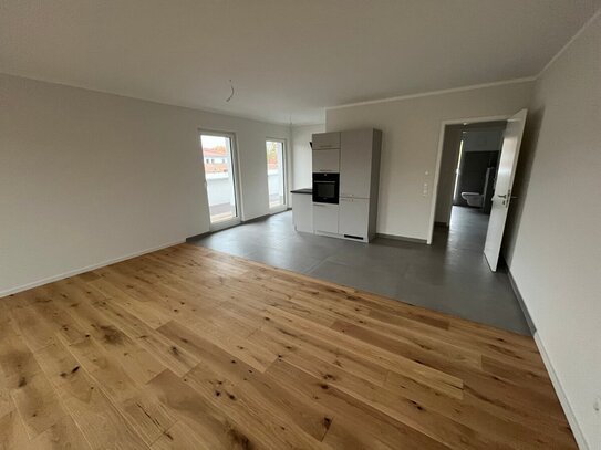 Zur Miete - Geräumiges 3-Zimmer-Penthouse mit Dachterrasse E R S T B E Z U G