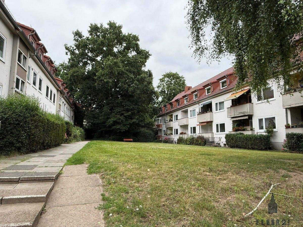 Kapitalanlage mit solider Rendite: Vermietete 2 Zimmer-Wohnung mit Loggia und großem Kellerraum