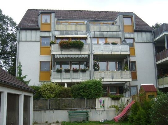 Schöne Erdgeschoss-Drei-Raum Wohnung mit Terrasse zu vermieten!