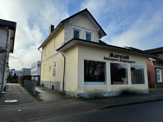 Grundstück mit Bestand zu verkaufen.