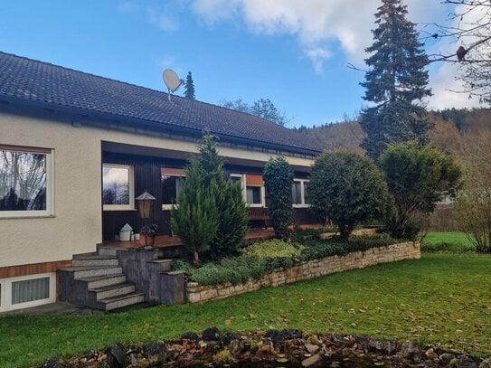 Einfamilienhaus mit idyllischem Gartenteich und Erweiterungspotenzial