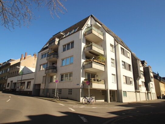 3 helle Zimmer, Dachterrasse und Garage ETW in Köln-Poll mit Rheinblick!