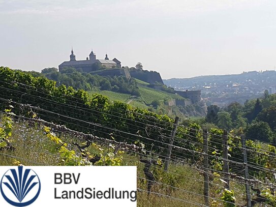 Idyllisches Grundstück in Wü mit Blick zur Festung