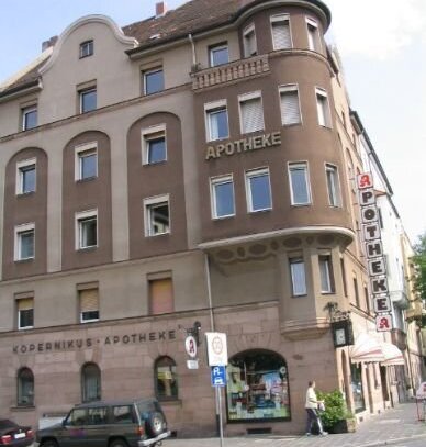 Sehr gepflegte 3ZW mit Balkon im 3.OG. des Jugendstil-Apothekerhauses.