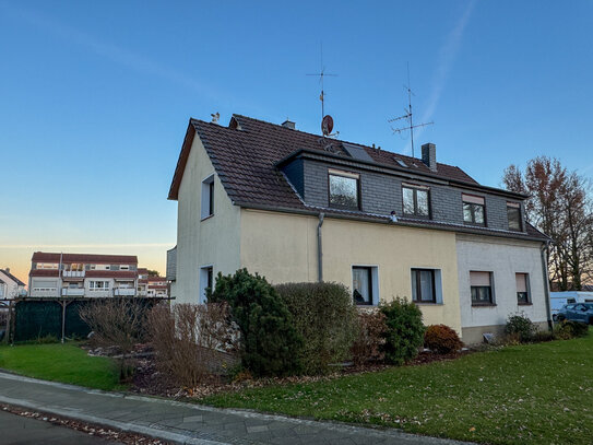 Dachgeschoss im Zweifamilienhaus - gepflegt - Garage