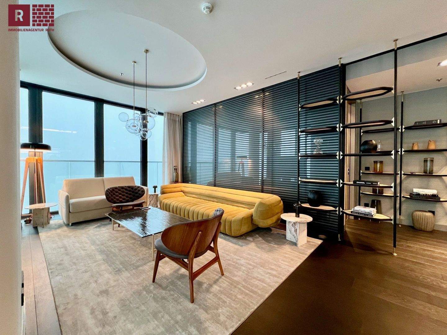 Erstbezug seit Bau: Exklusive vollmöblierte Designwohnung im 44. Stock des Grand Towers