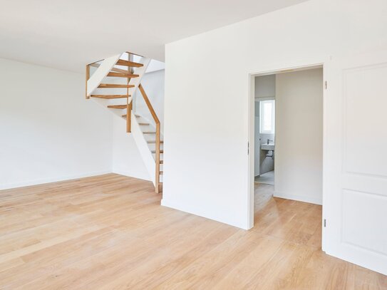 4-Zimmer Maisonette Wohnung mit zwei Bädern mit Fenster und Balkon