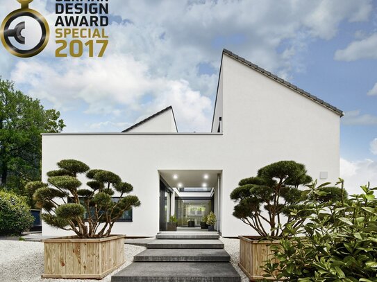 Viel Glas, individueller Grundriss und ein Innenhof ! Das besondere Haus ! Mit Grundstück berechnet !