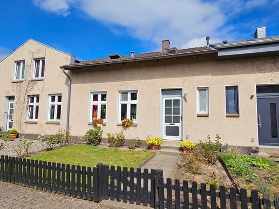 Reiehenmittelhaus mit schönem Garten auf Erbpachtgrundstück (Laufzeit bis 2083!)