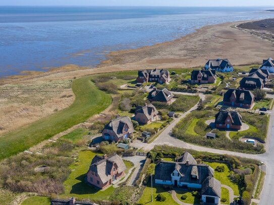 Seltenes Juwel mit Blick auf das Rantumer Wattenmeer - Schöne Doppelhaushälfte unter Reet