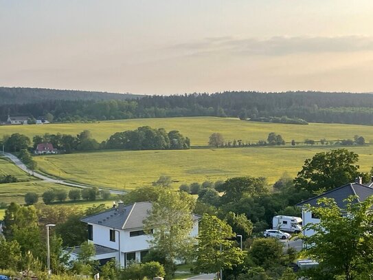 Traumhaft idyllisches Baugrundstück mit bester Aussicht direkt oberhalb vom Spa & Golf Resort Weimarer Land - BAUTRÄGER…