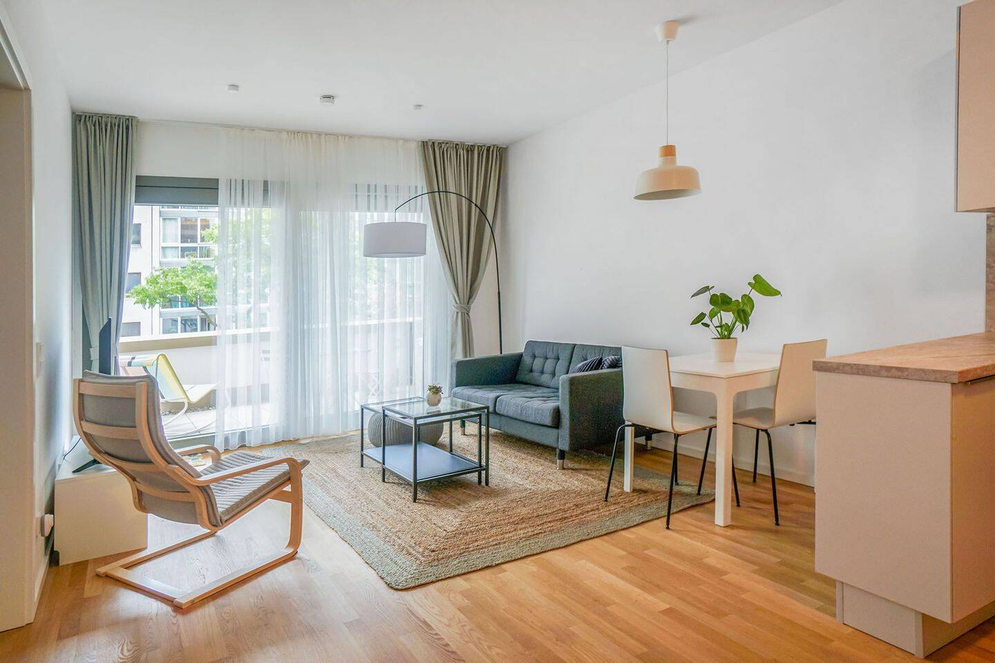 Sonnenterrasse in Top-Lage: Möbliertes Apartment am Volkspark Friedrichshain - Foto 1