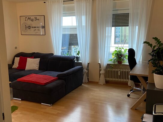 Direkt am Hauptmarkt wohnen! Helle bezahlbare 2 Zimmer Wohnung