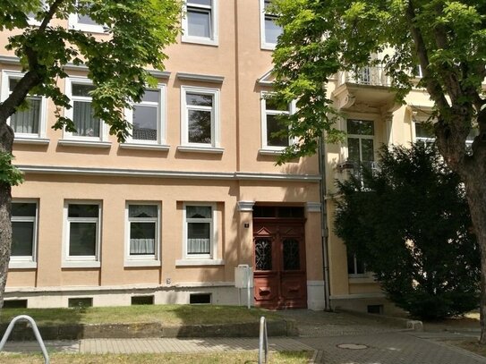 *Schöne helle 3-Raumwohnung mit großem Balkon*