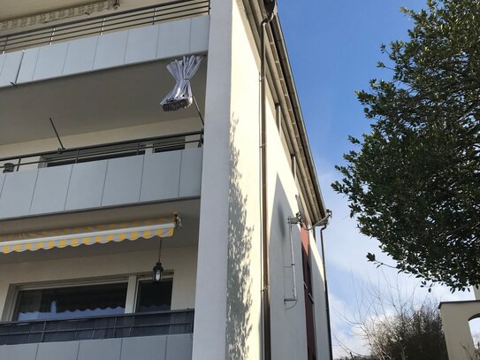 Bezugsfertige, schöne Dreizimmerwohnung mit tollem Blick und umlaufendem Balkon