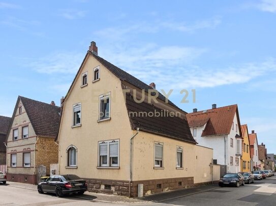 Sanierungsbedürftiges Haus - als Ein-oder Zweifamilienhaus möglich in in Bischofsheim!