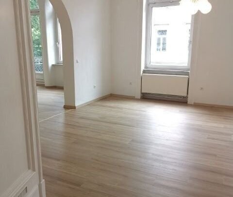 4ZW WOHNUNG ALTBAU NEU RENOVIERT NEUER BODEN STUCK BALKON BAD EBK MORITZSTR/ADELHEIDSTRASSE NAHE FRESENIUS INSTITUT HBF…