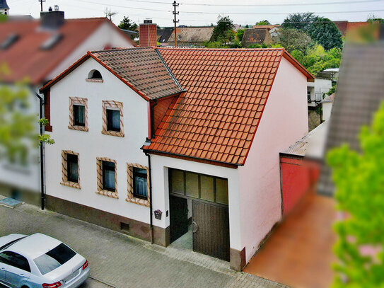 Haus mit schönem Garten in zentraler Lage Huttenheim